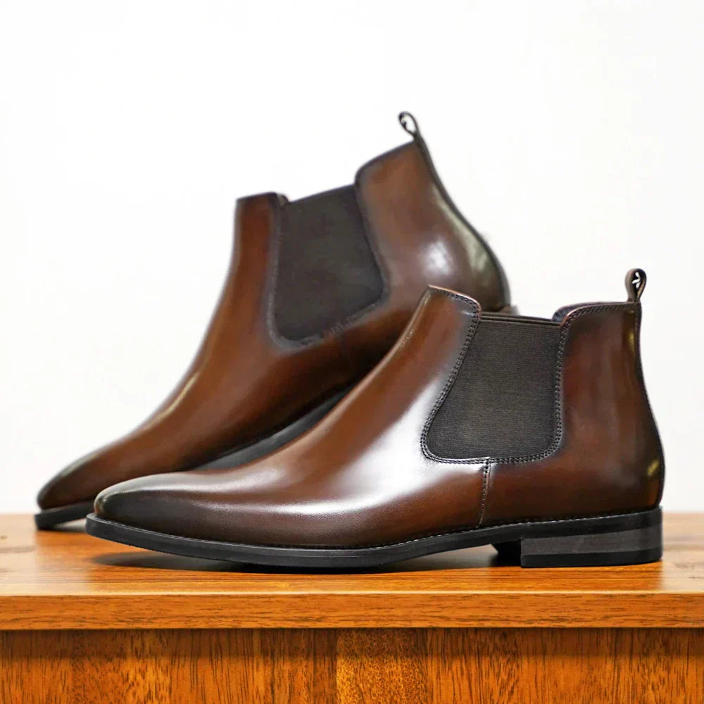 Men's polished Chelsea boots Didier in Brown – side view of pair