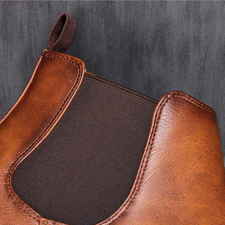 Men's classic Chelsea boots Bruno in Brown – elastic gusset close-up