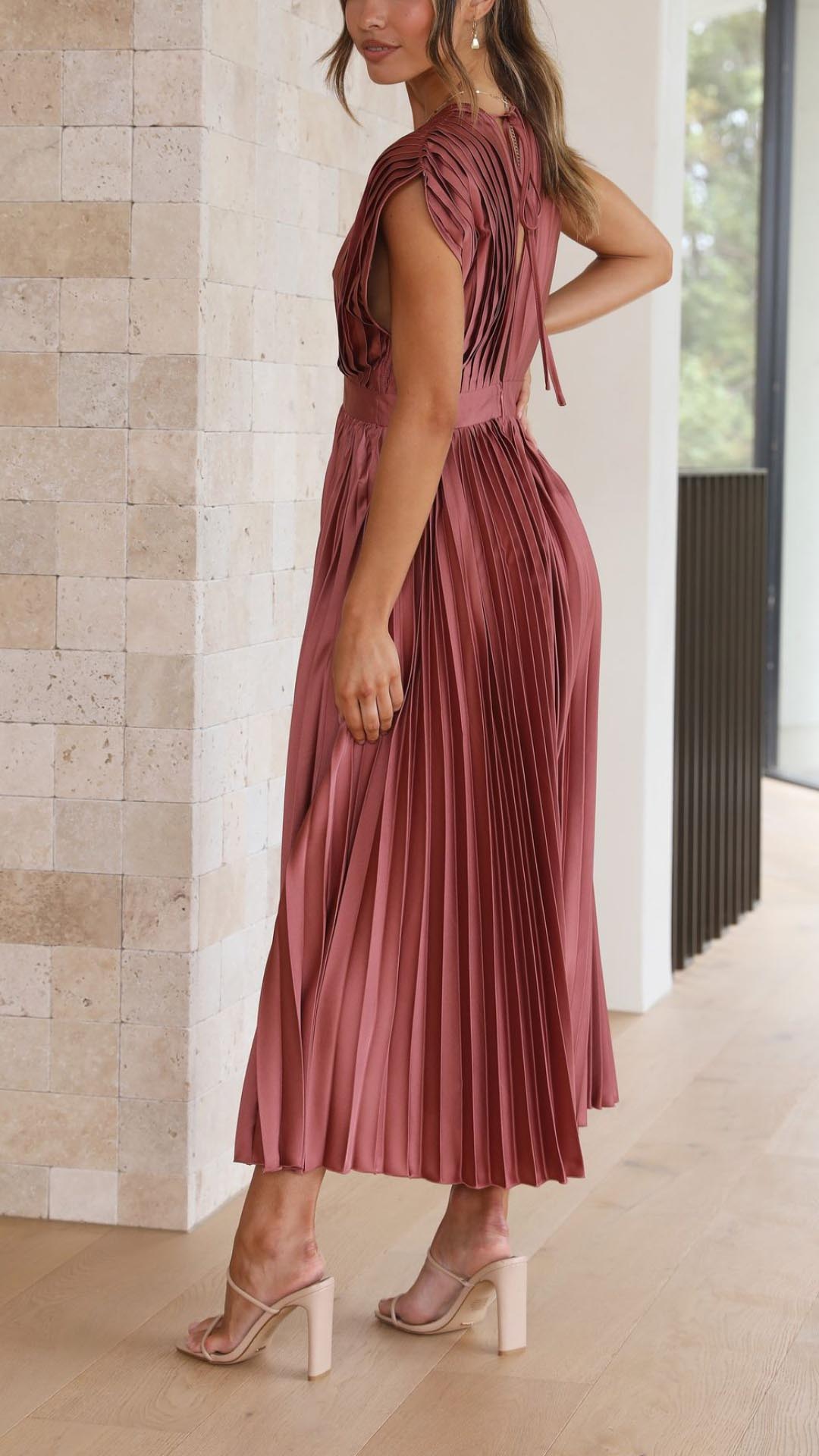 Maria - Elegant Pleated Midi Dress