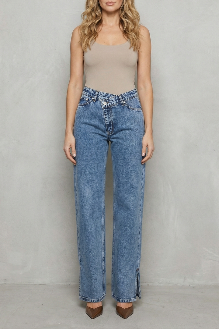 Women's Mid Rise Straight Leg Jeans in Mid Blue - Quivienne