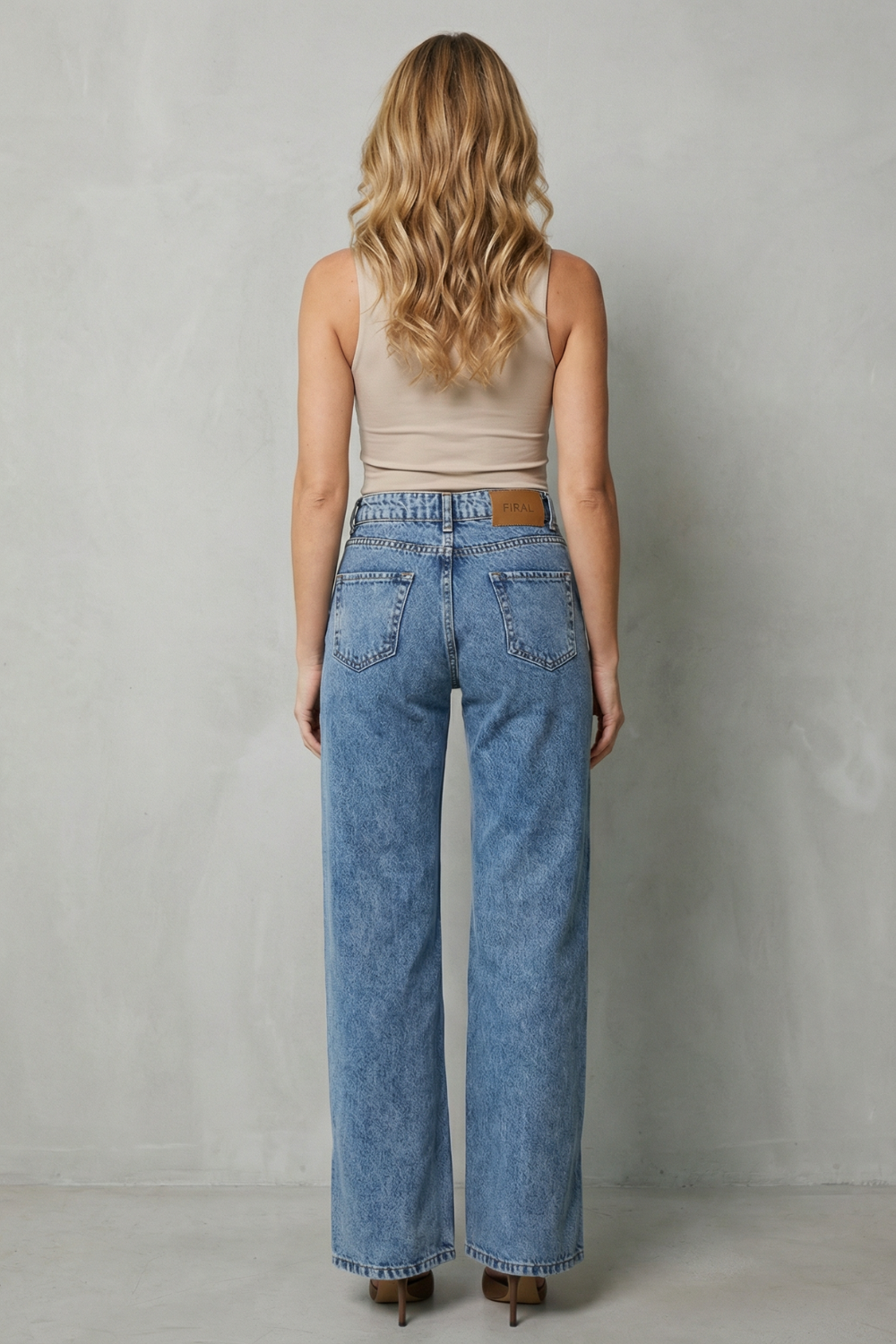 Women's Mid Rise Straight Leg Jeans in Mid Blue - Quivienne