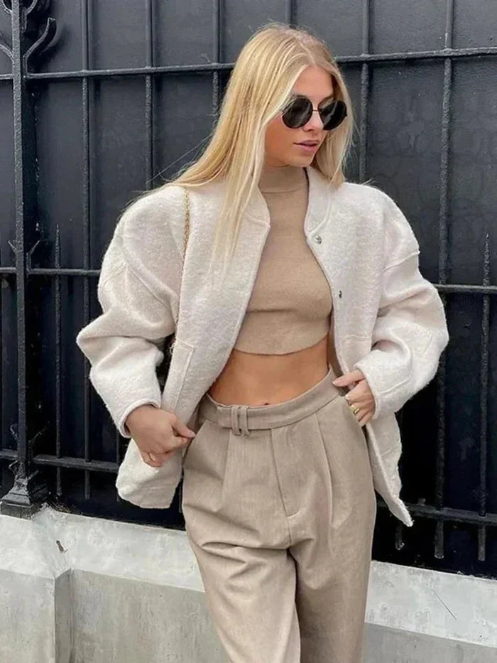 Women's oversized bomber jacket Betsy in White – worn open with beige trousers