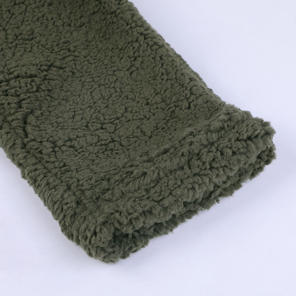 Women's teddy fleece jacket Uma in Green – sleeve texture detail