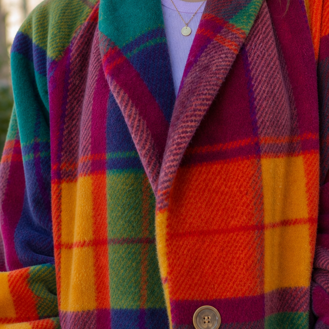 Women's Oversized Check Wool Longline Coat Callander – Multicoloured – lapel and check close-up