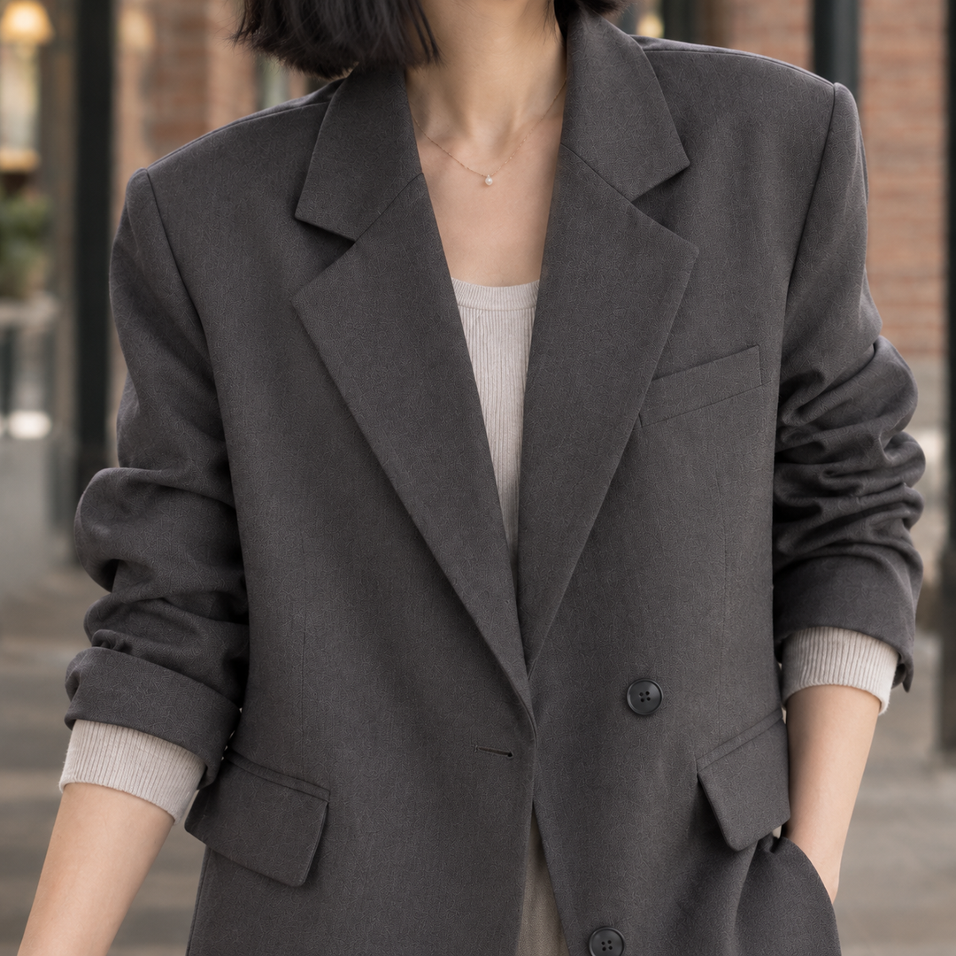 Women's Oversized Boyfriend Blazer with Broad Lapels – Leyburn – Charcoal – close-up of lapels and buttons