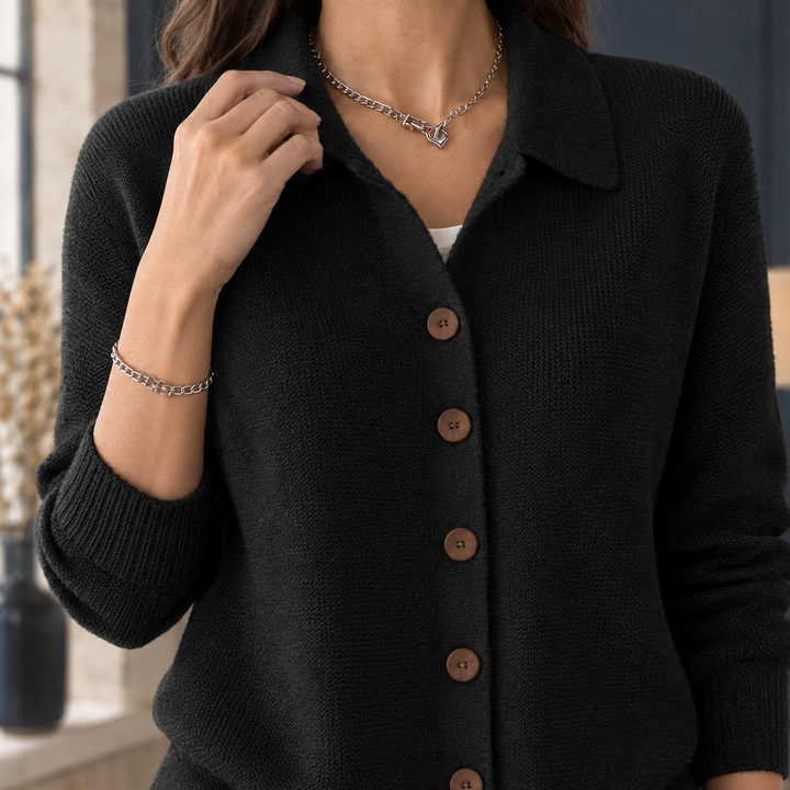 Women's wool collared cardigan Annis in Black – close-up of collar and buttons