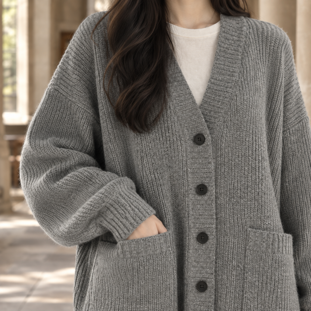 Morag - Women's ribbed cardigan in Grey – close-up detail