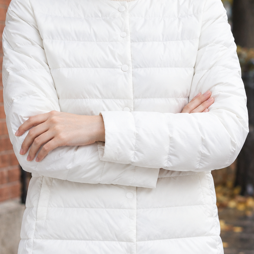 Pitlochry women's collarless quilted jacket in White – snap front close-up