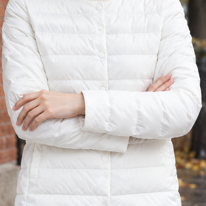 Pitlochry women's collarless quilted jacket in White – snap front close-up