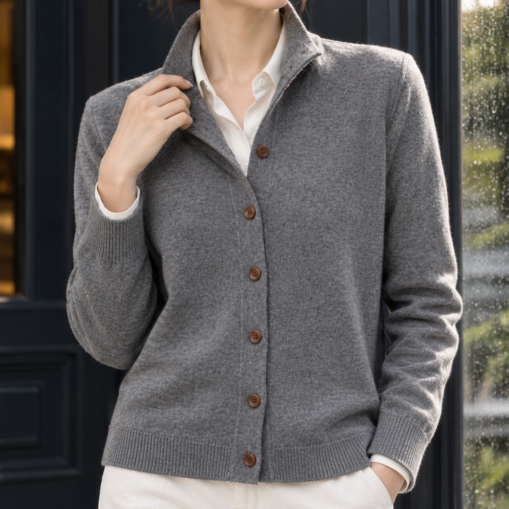 Delyth - Women's collared cardigan in Grey Marl – close-up