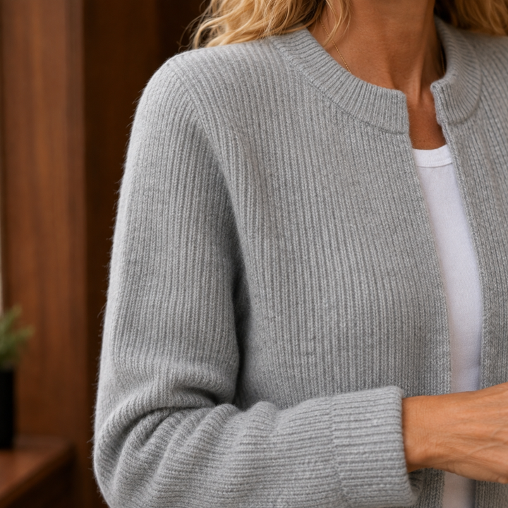 Aldith - Women's zip-through cardigan in Grey – close-up detail