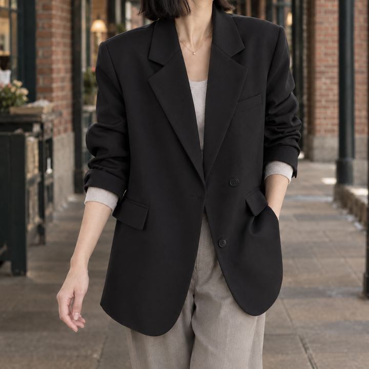 Women's Oversized Boyfriend Blazer with Broad Lapels – Leyburn – Black – front view
