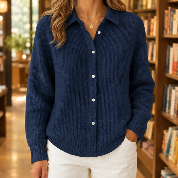 Annette - Women's collared button-through cardigan in Navy – front view