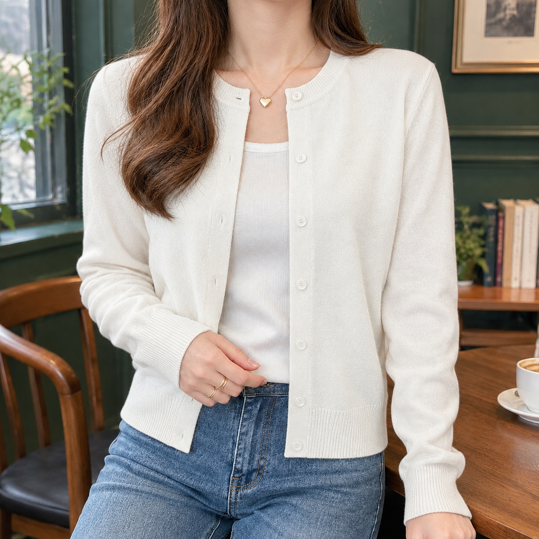 Eleri - Women's fine knit cardigan in White – front view