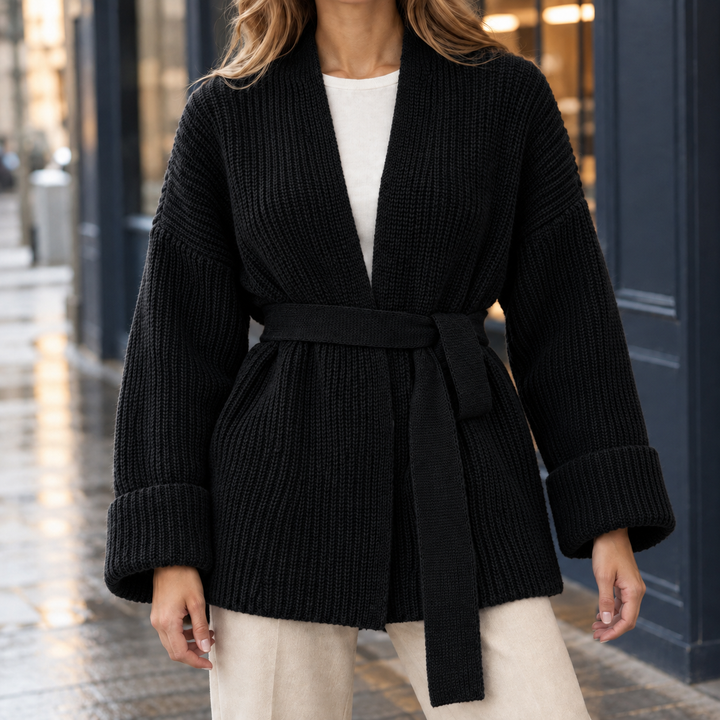 Women's chunky belted cardigan Niamh in Black – front view