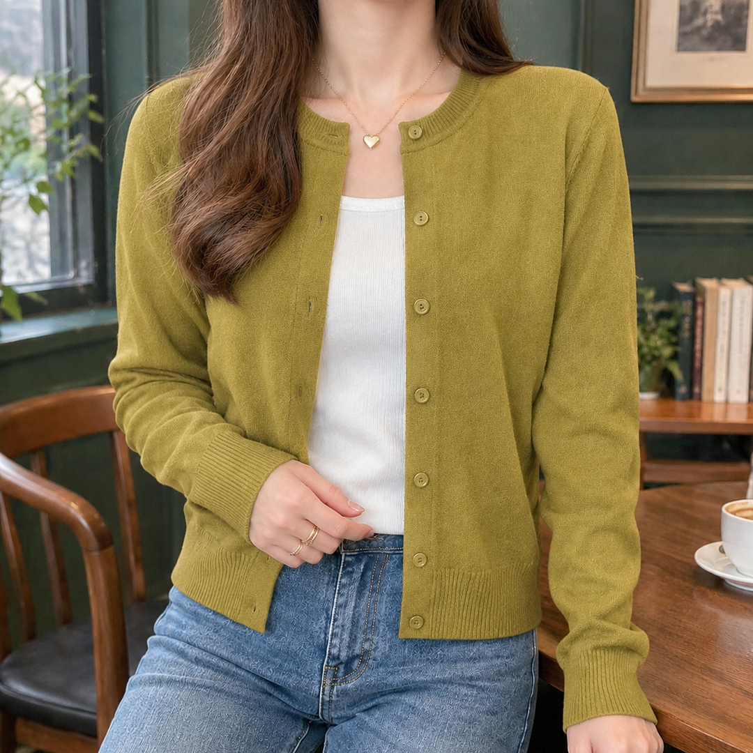 Eleri - Women's fine knit cardigan in Olive – front view